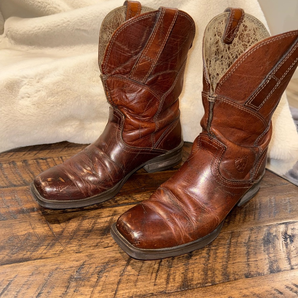 Women’s Ariat Western Boots Size 6.5B — Leather